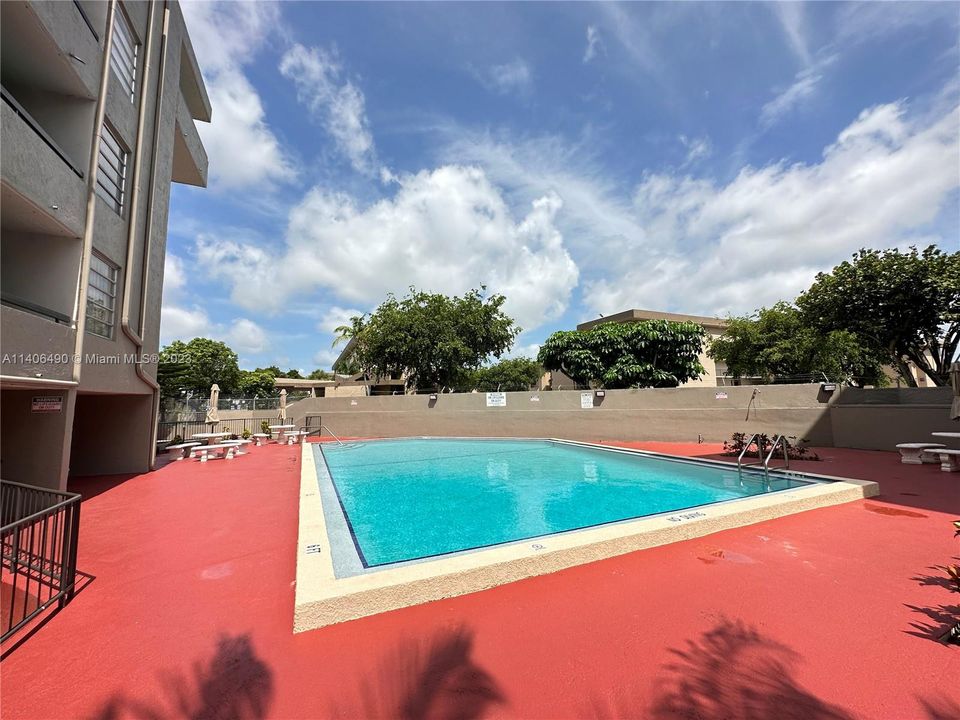 Recently Rented: $2,400 (2 beds, 2 baths, 1095 Square Feet)