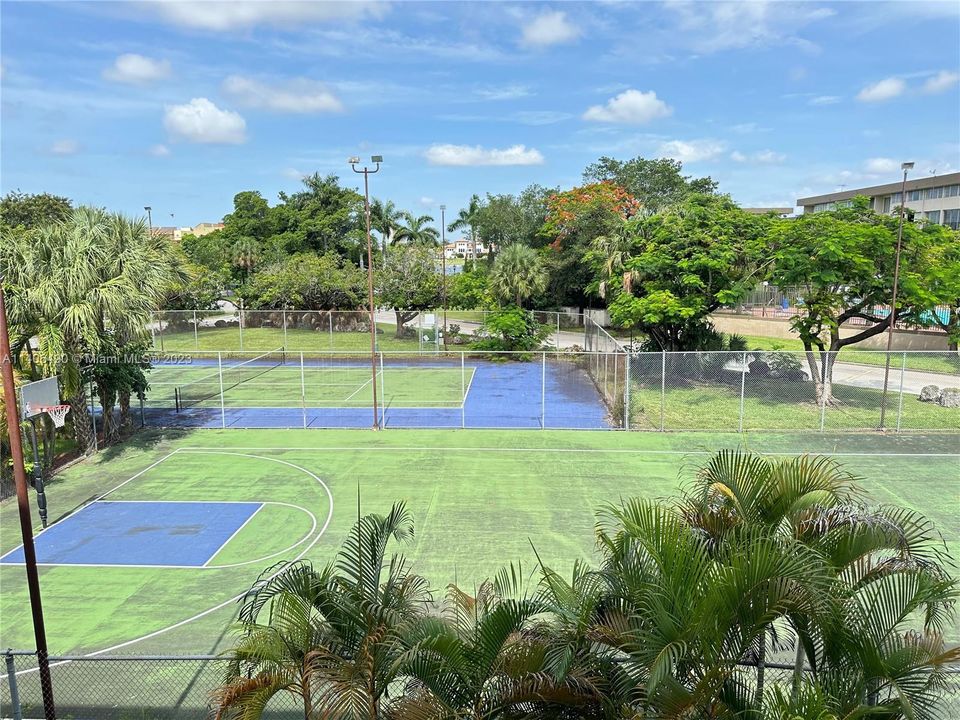 Recently Rented: $2,400 (2 beds, 2 baths, 1095 Square Feet)