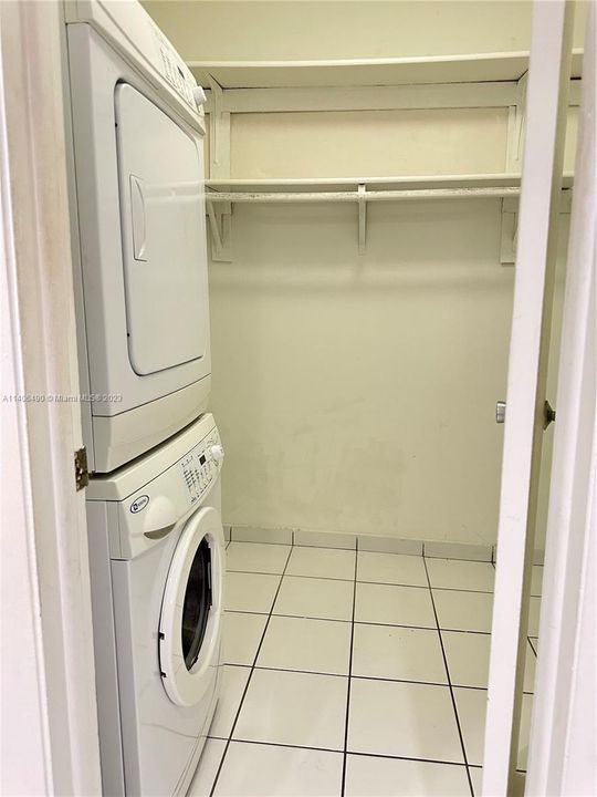 Recently Rented: $2,400 (2 beds, 2 baths, 1095 Square Feet)