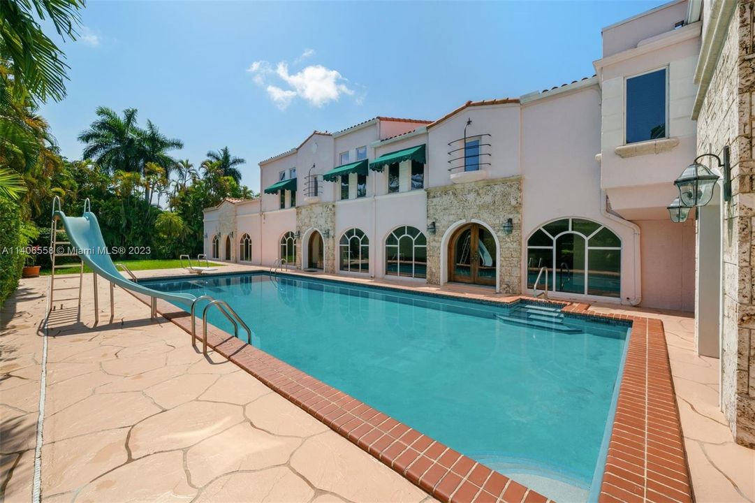 Active With Contract: $5,000,000 (7 beds, 8 baths, 10706 Square Feet)