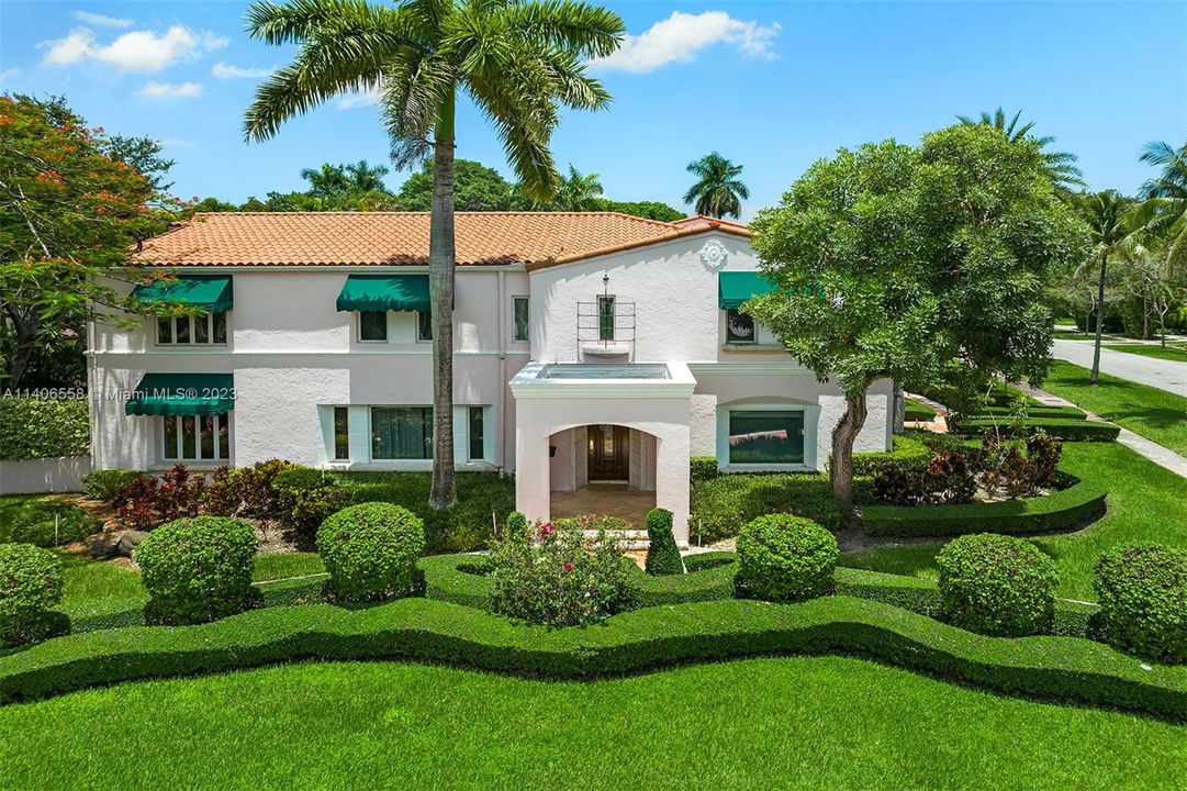 Active With Contract: $5,000,000 (7 beds, 8 baths, 10706 Square Feet)