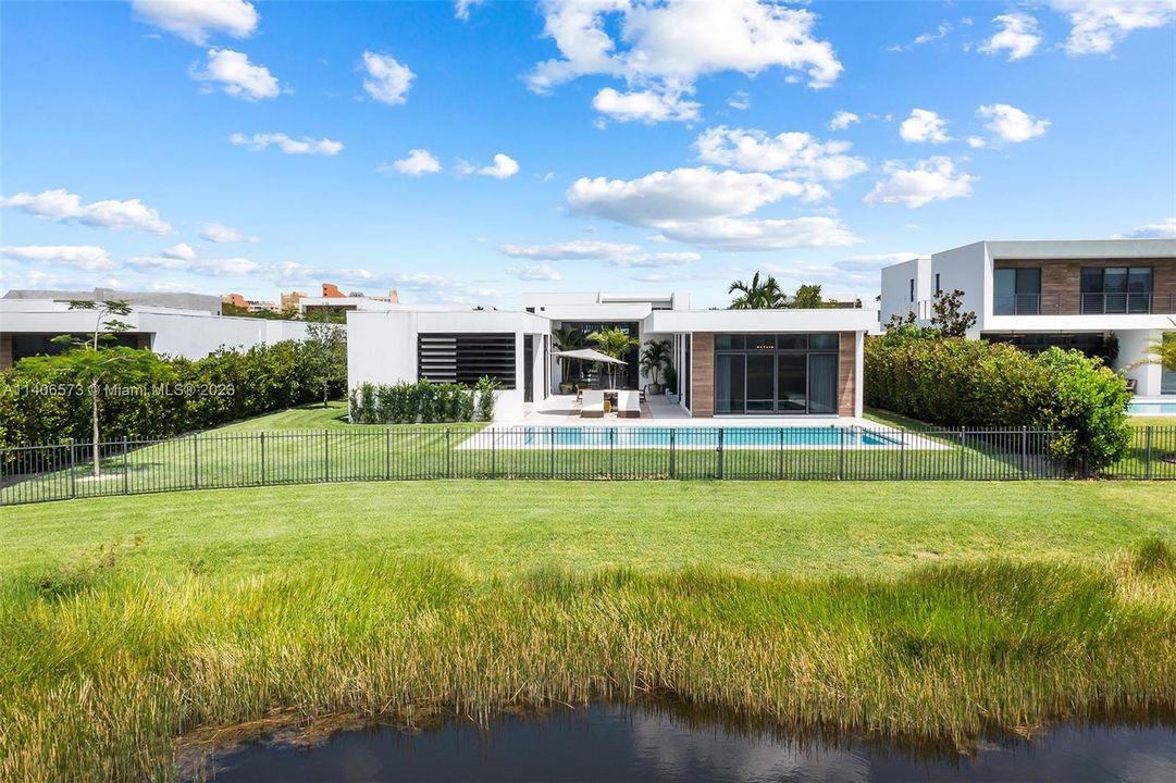 Vendido Recientemente: $2,990,000 (6 camas, 7 baños, 4881 Pies cuadrados)