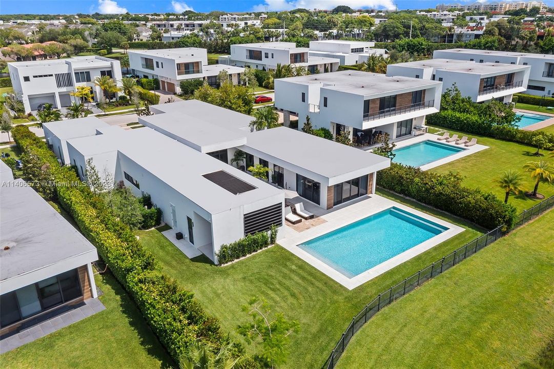 Recently Sold: $2,990,000 (6 beds, 7 baths, 4881 Square Feet)