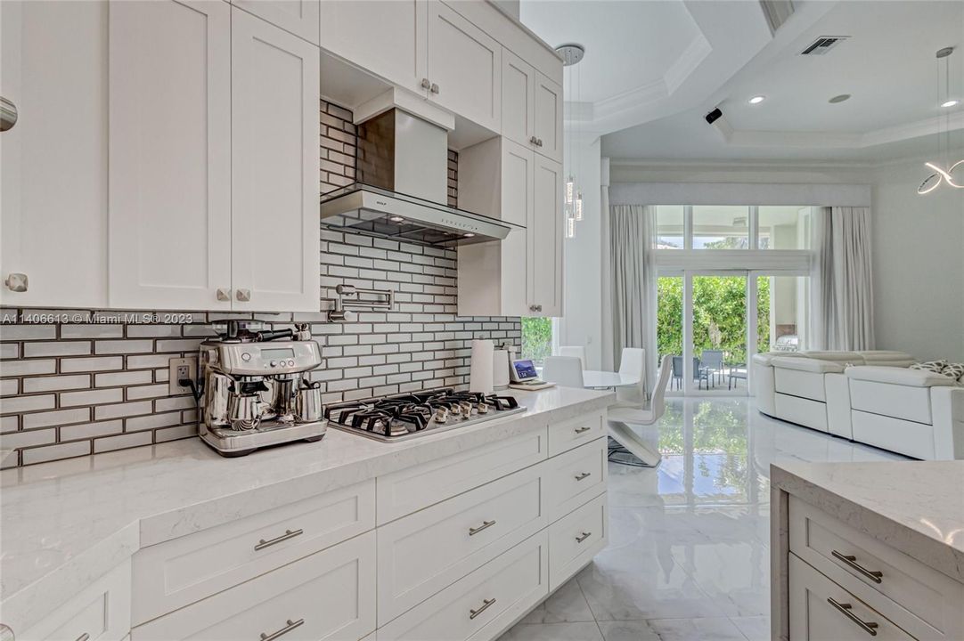 Recently Sold: $3,000,000 (5 beds, 5 baths, 4492 Square Feet)