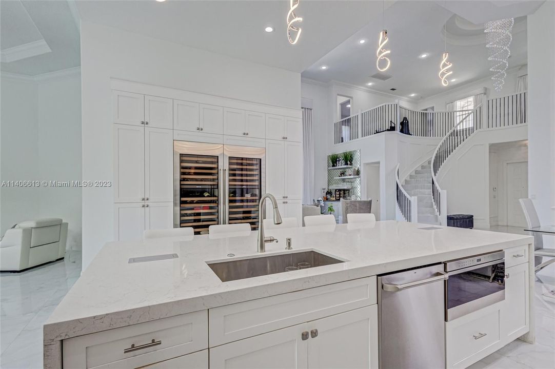 Recently Sold: $3,000,000 (5 beds, 5 baths, 4492 Square Feet)