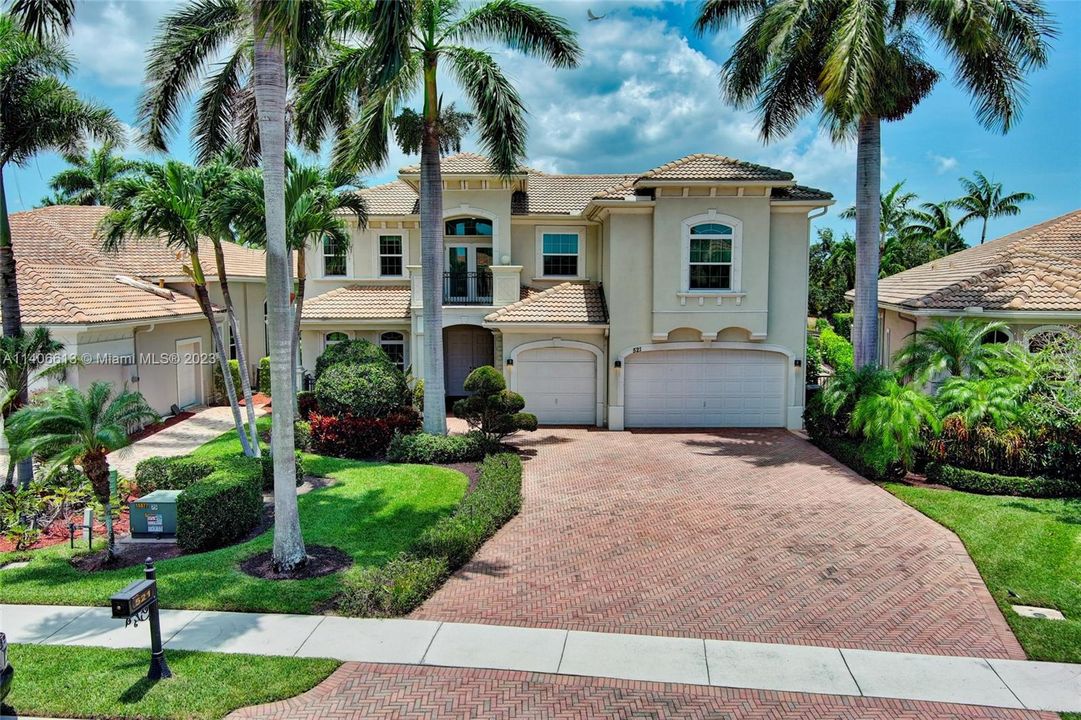 Recently Sold: $3,000,000 (5 beds, 5 baths, 4492 Square Feet)