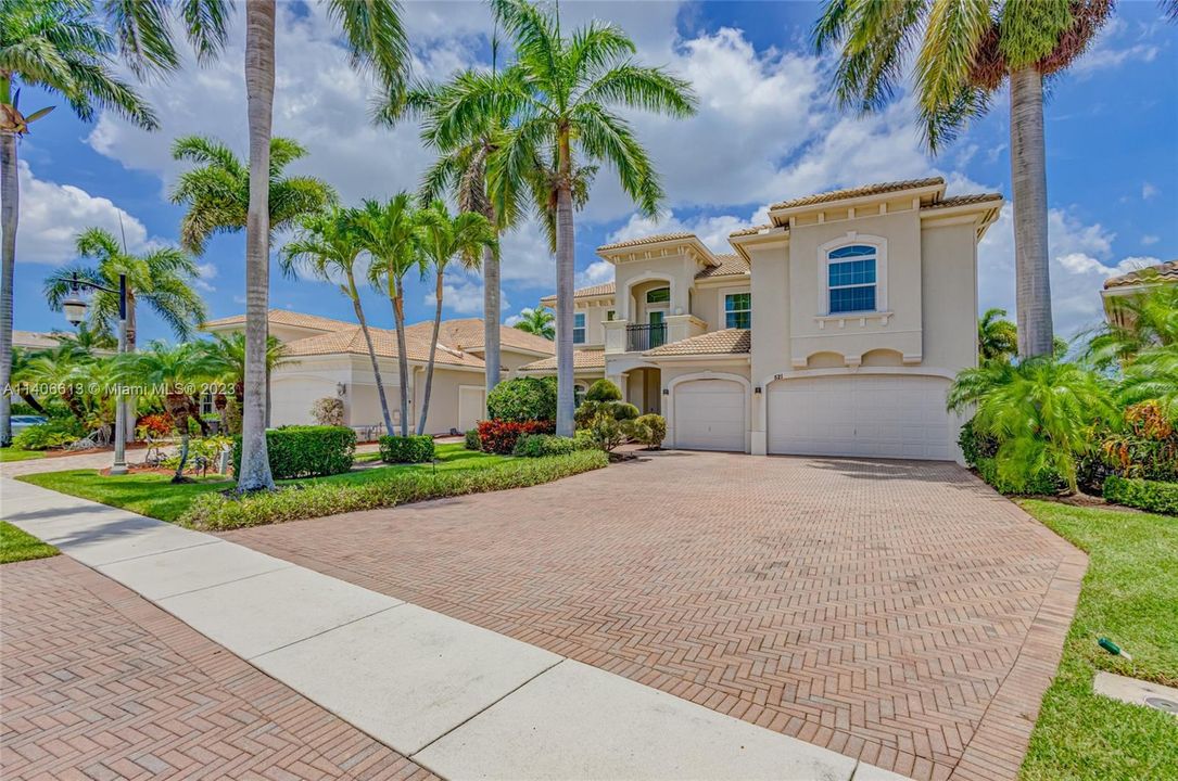 Recently Sold: $3,000,000 (5 beds, 5 baths, 4492 Square Feet)