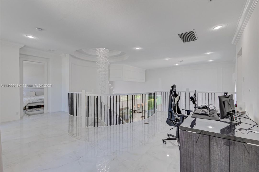 Recently Sold: $3,000,000 (5 beds, 5 baths, 4492 Square Feet)