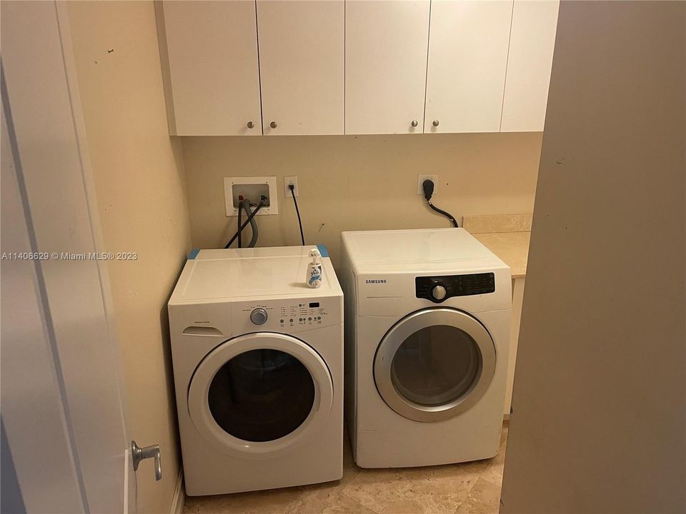 Ladies and Germs, straight from the Catskills, please give a warm Boca welcome right after you send back your dinner for the second time , the comedy Real Estate team of "Washer & Dryer"! All their material is clean. Rim shot...