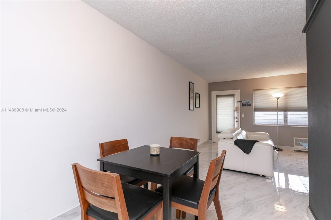 Vendido Recientemente: $99,000 (1 camas, 1 baños, 625 Pies cuadrados)