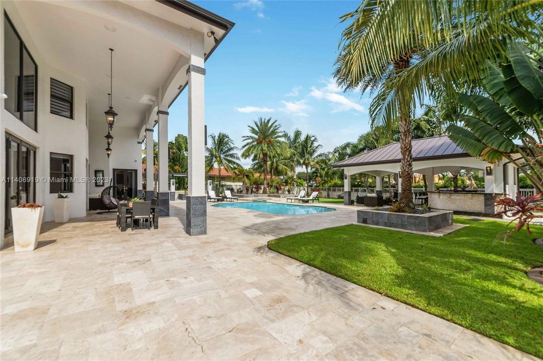 Recently Sold: $1,799,000 (5 beds, 4 baths, 4871 Square Feet)