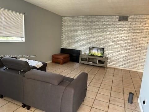 Recently Sold: $195,000 (1 beds, 1 baths, 640 Square Feet)