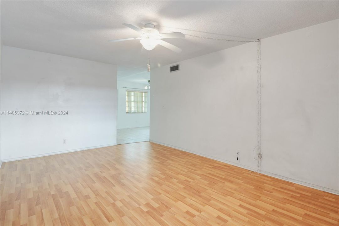 Active With Contract: $83,900 (1 beds, 1 baths, 730 Square Feet)