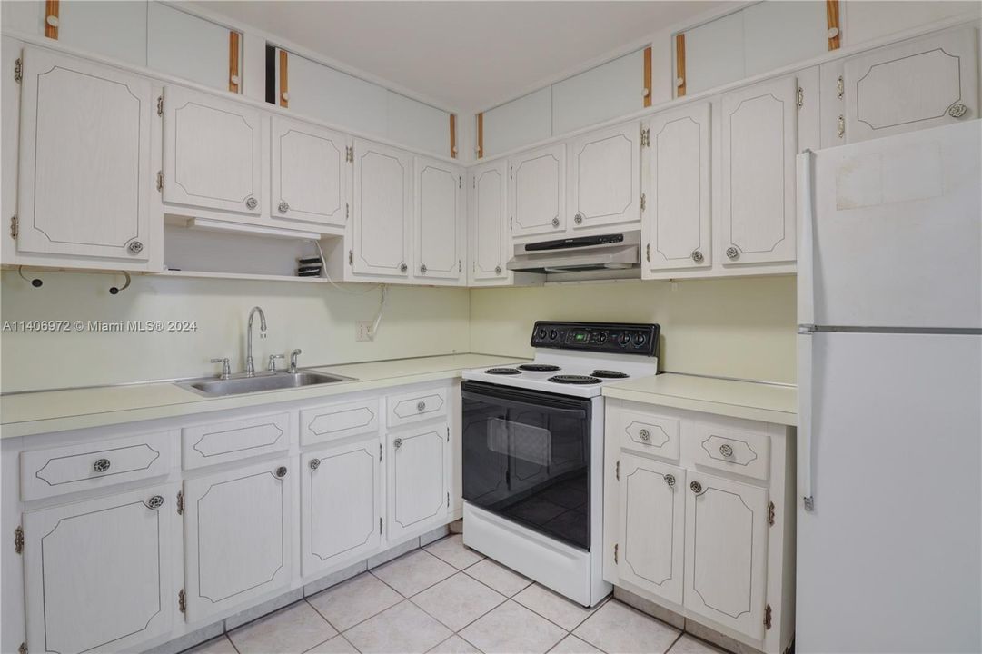 Active With Contract: $83,900 (1 beds, 1 baths, 730 Square Feet)