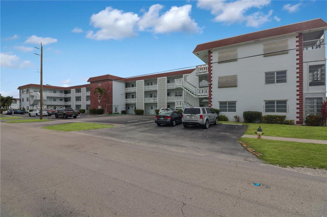 Active With Contract: $83,900 (1 beds, 1 baths, 730 Square Feet)