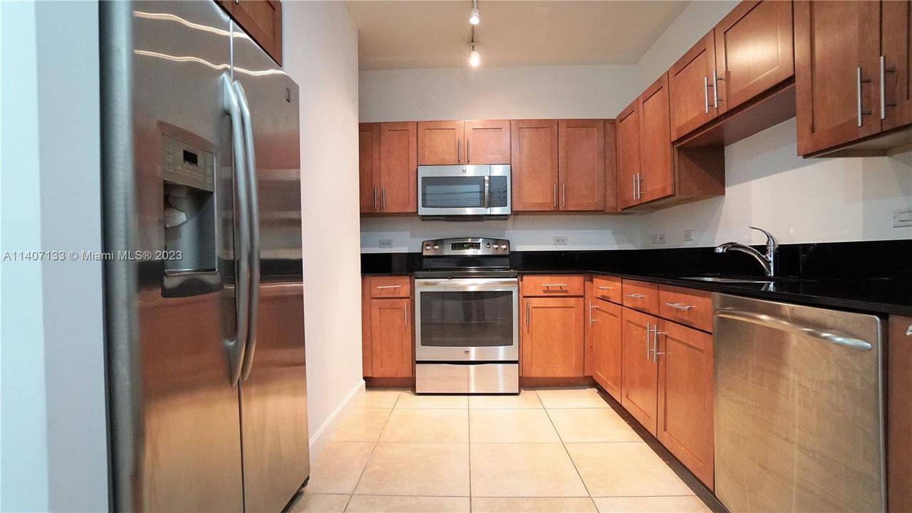 Recently Sold: $450,000 (2 beds, 2 baths, 1145 Square Feet)