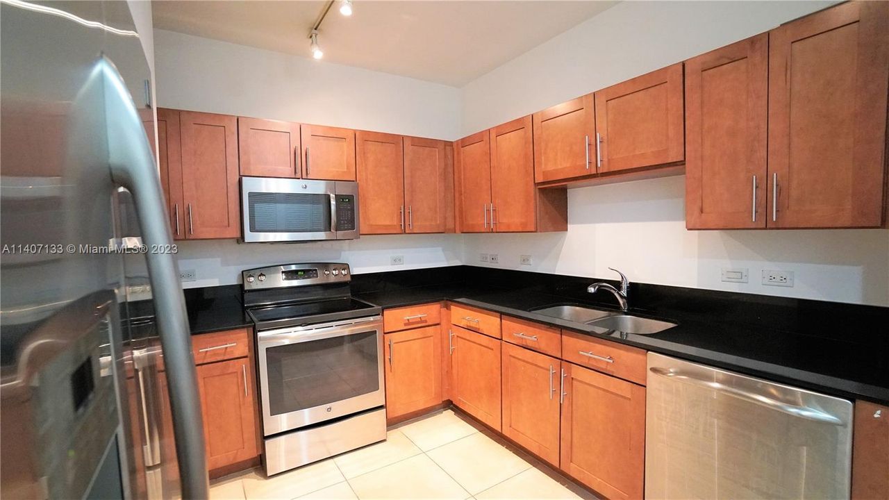 Recently Sold: $450,000 (2 beds, 2 baths, 1145 Square Feet)