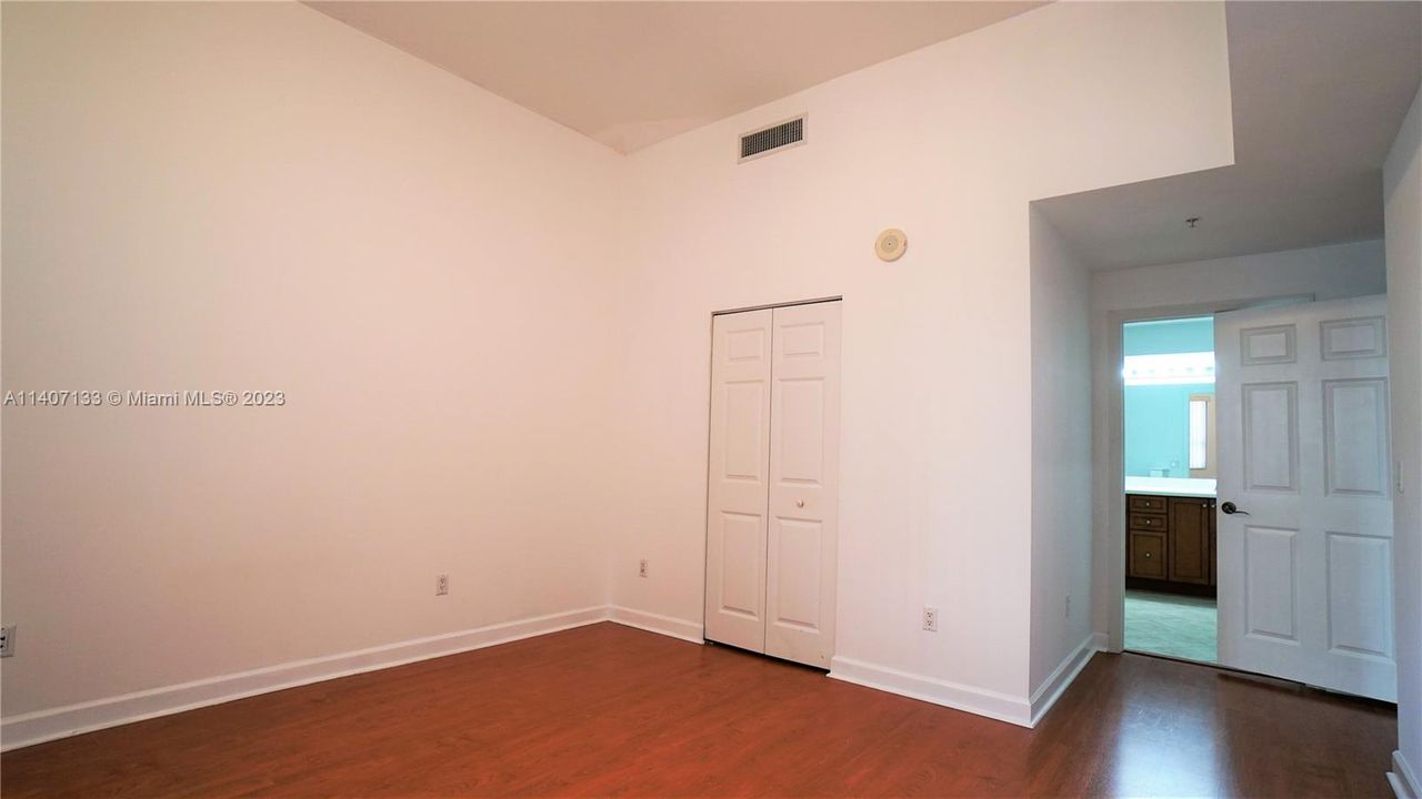 Recently Sold: $450,000 (2 beds, 2 baths, 1145 Square Feet)