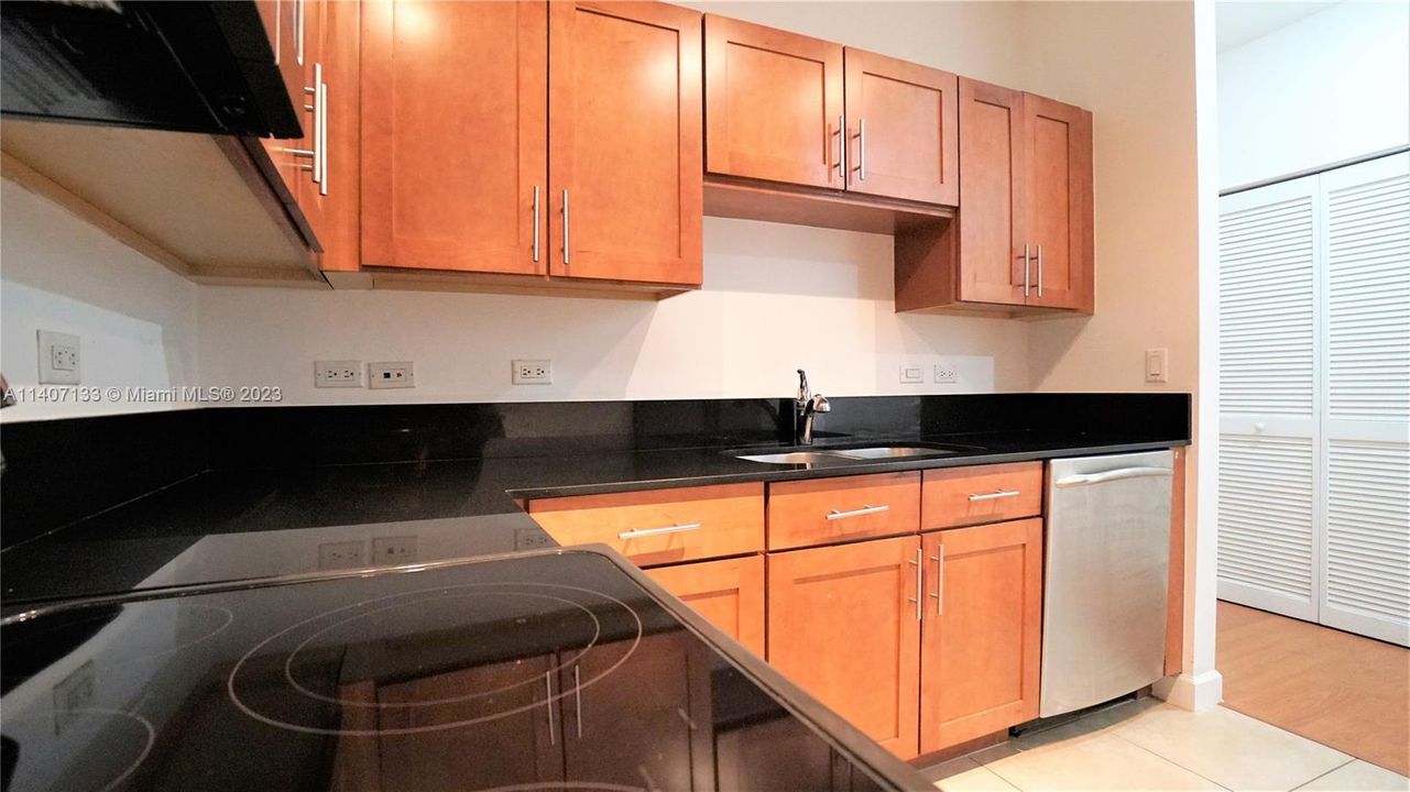 Recently Sold: $450,000 (2 beds, 2 baths, 1145 Square Feet)