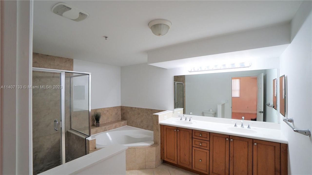 Recently Sold: $450,000 (2 beds, 2 baths, 1145 Square Feet)