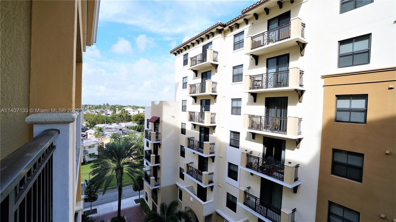 Recently Sold: $450,000 (2 beds, 2 baths, 1145 Square Feet)