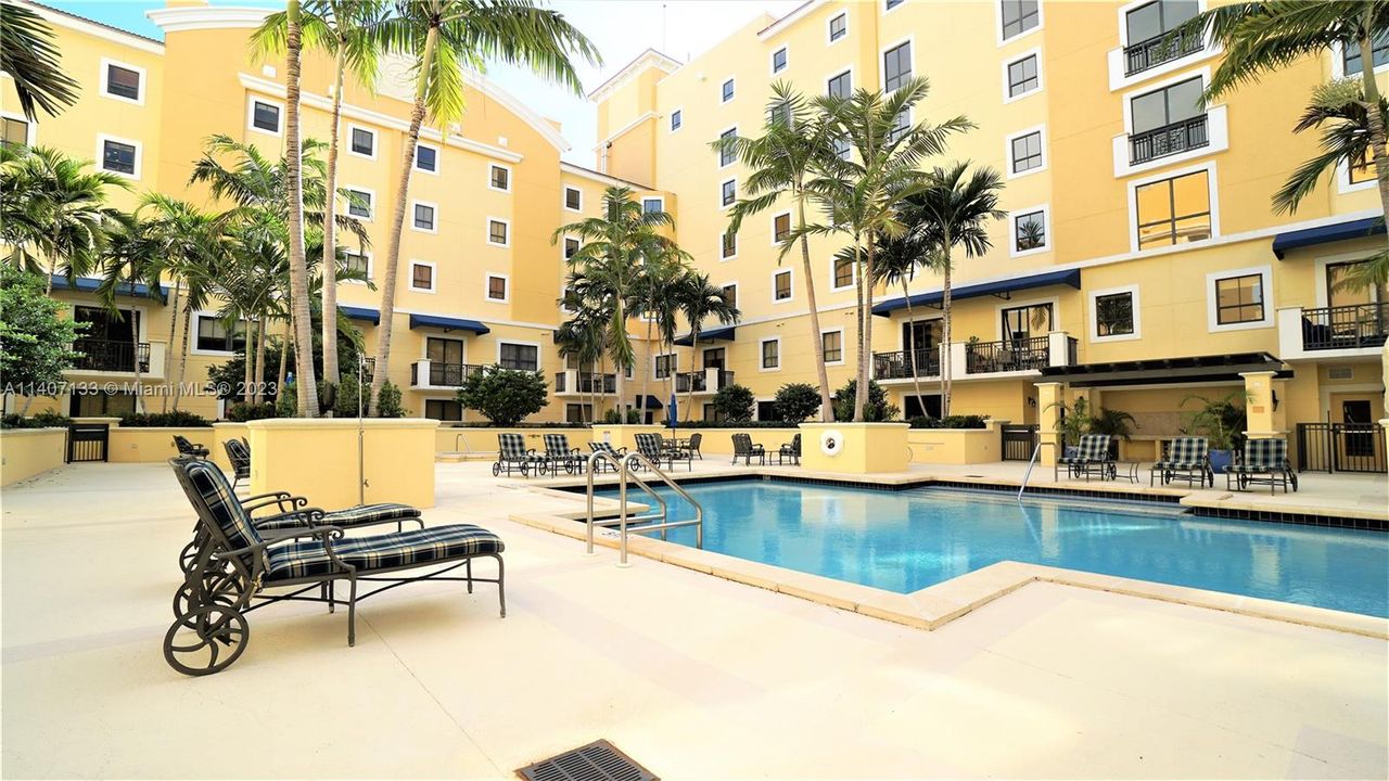 Recently Sold: $450,000 (2 beds, 2 baths, 1145 Square Feet)