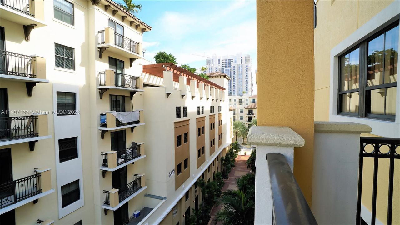 Recently Sold: $450,000 (2 beds, 2 baths, 1145 Square Feet)