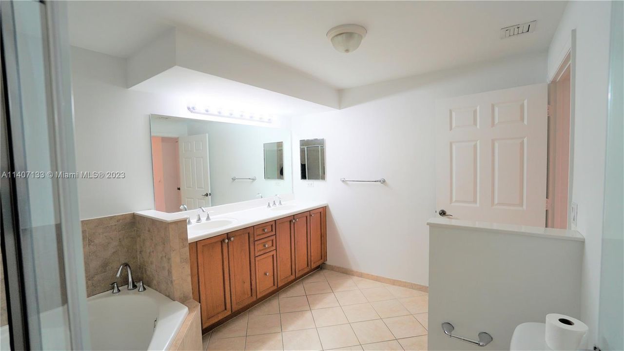 Recently Sold: $450,000 (2 beds, 2 baths, 1145 Square Feet)
