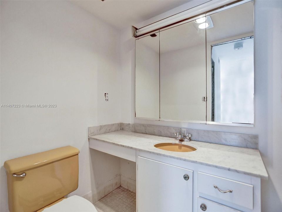 Recently Sold: $250,000 (2 beds, 2 baths, 1058 Square Feet)
