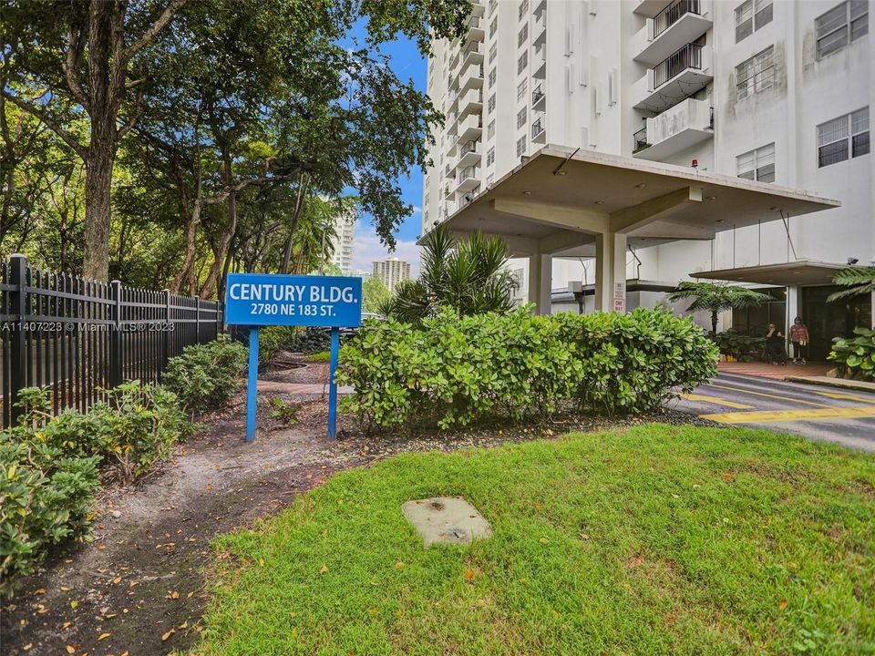 Recently Sold: $250,000 (2 beds, 2 baths, 1058 Square Feet)