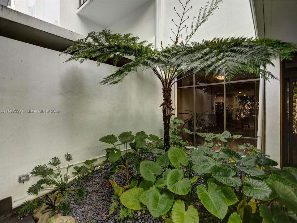 Recently Sold: $250,000 (2 beds, 2 baths, 1058 Square Feet)