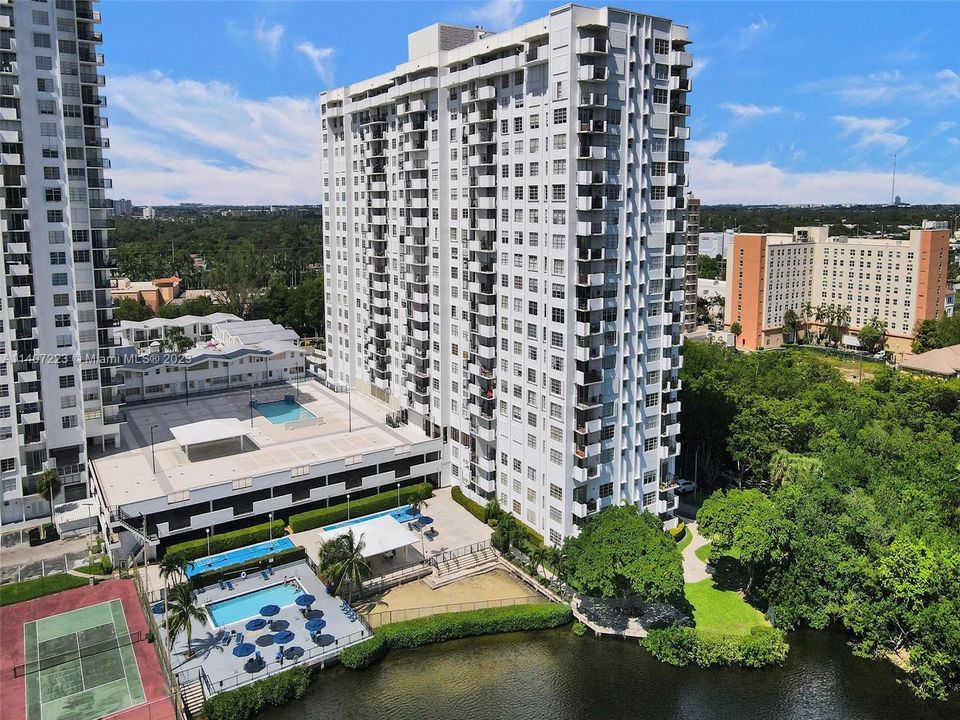 Recently Sold: $250,000 (2 beds, 2 baths, 1058 Square Feet)