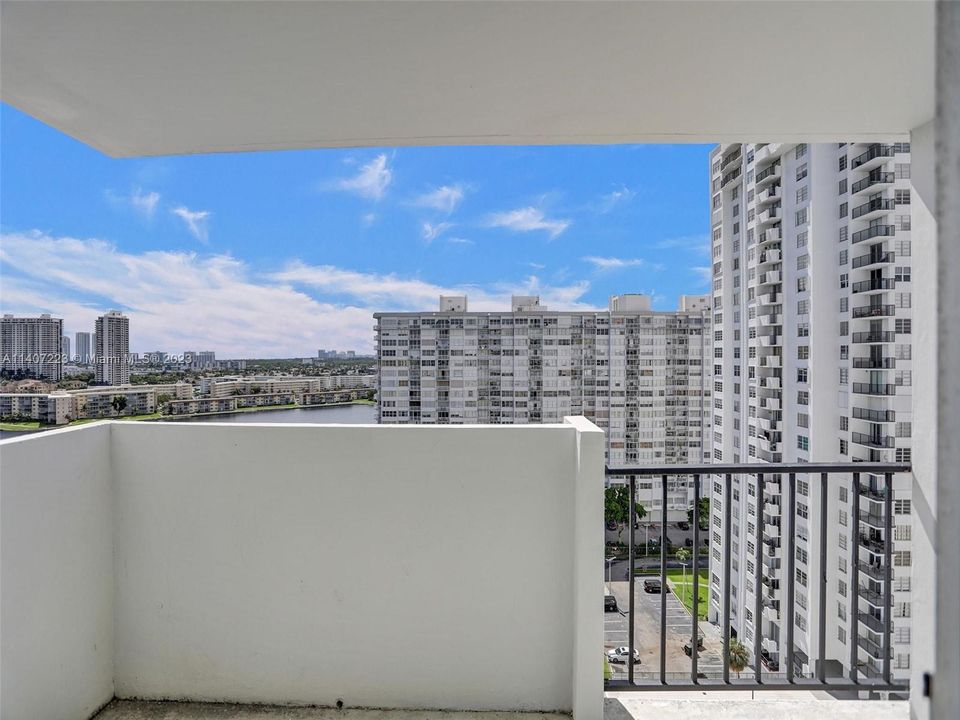 Recently Sold: $250,000 (2 beds, 2 baths, 1058 Square Feet)
