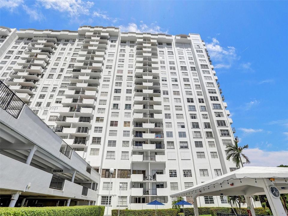 Recently Sold: $250,000 (2 beds, 2 baths, 1058 Square Feet)