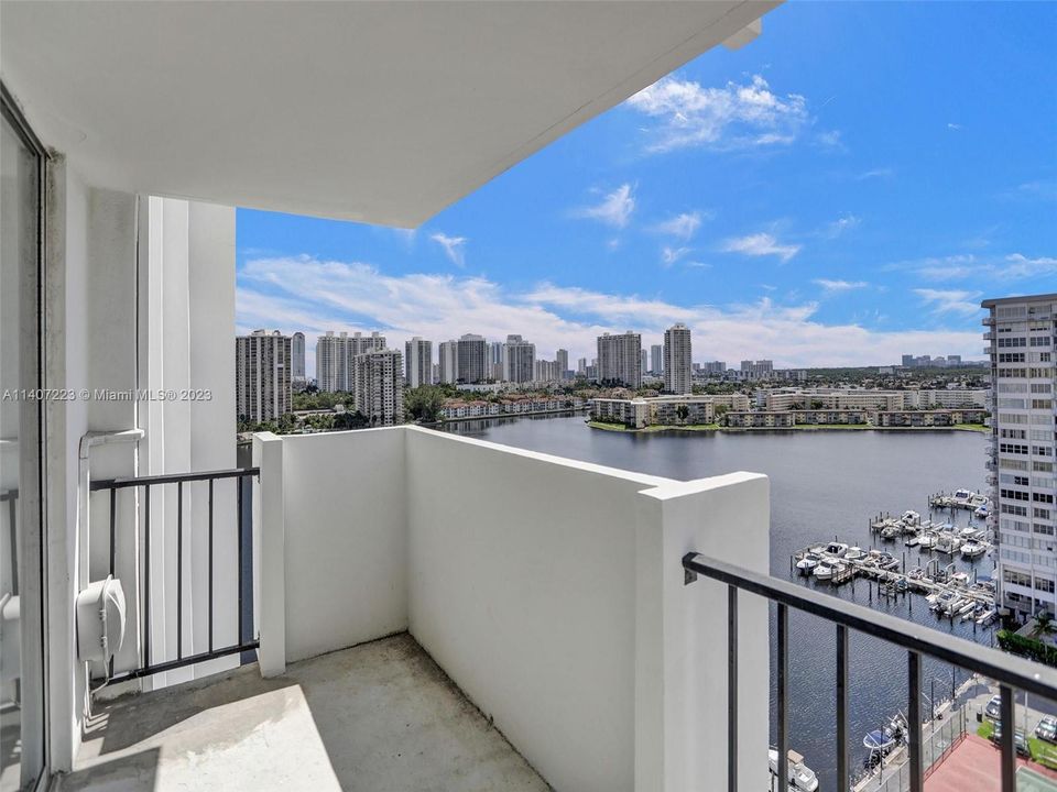 Recently Sold: $250,000 (2 beds, 2 baths, 1058 Square Feet)