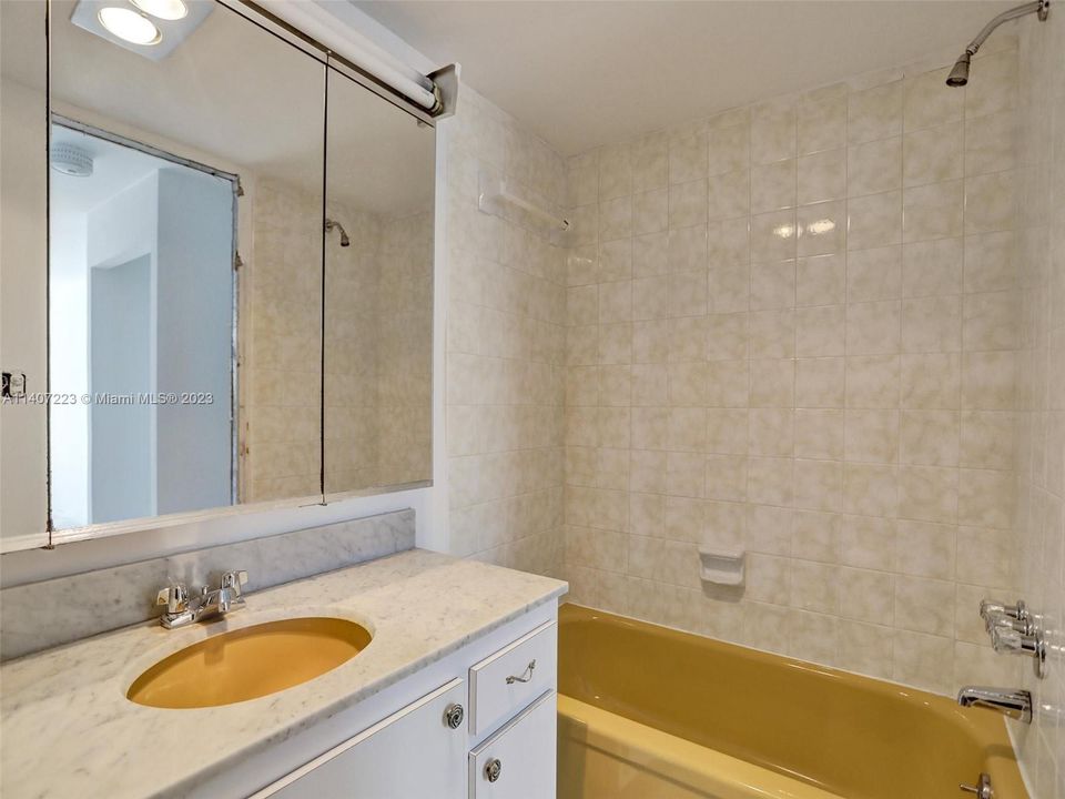 Recently Sold: $250,000 (2 beds, 2 baths, 1058 Square Feet)