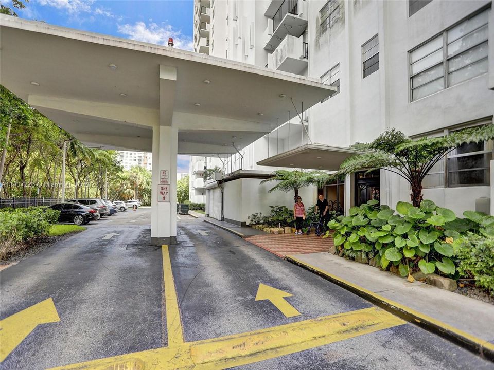 Recently Sold: $250,000 (2 beds, 2 baths, 1058 Square Feet)