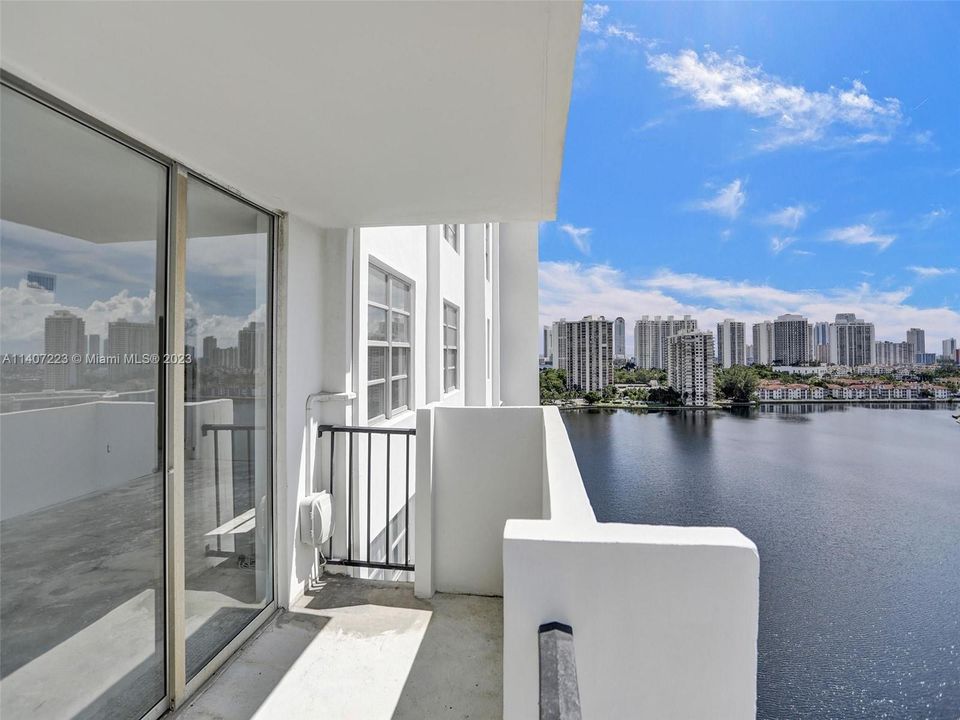 Recently Sold: $250,000 (2 beds, 2 baths, 1058 Square Feet)