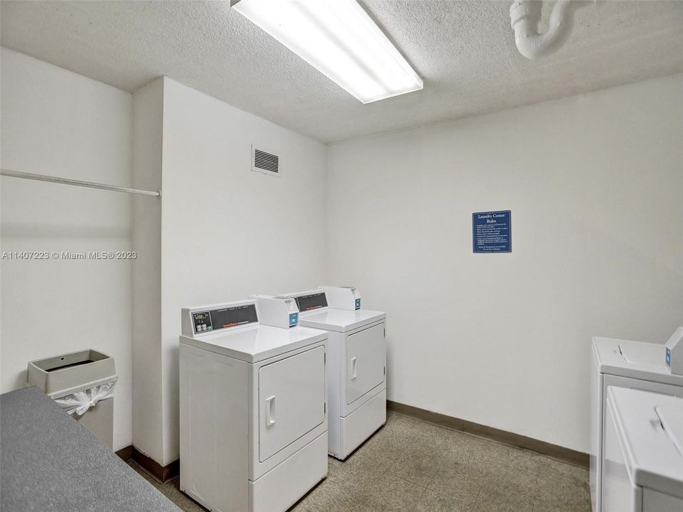 Recently Sold: $250,000 (2 beds, 2 baths, 1058 Square Feet)