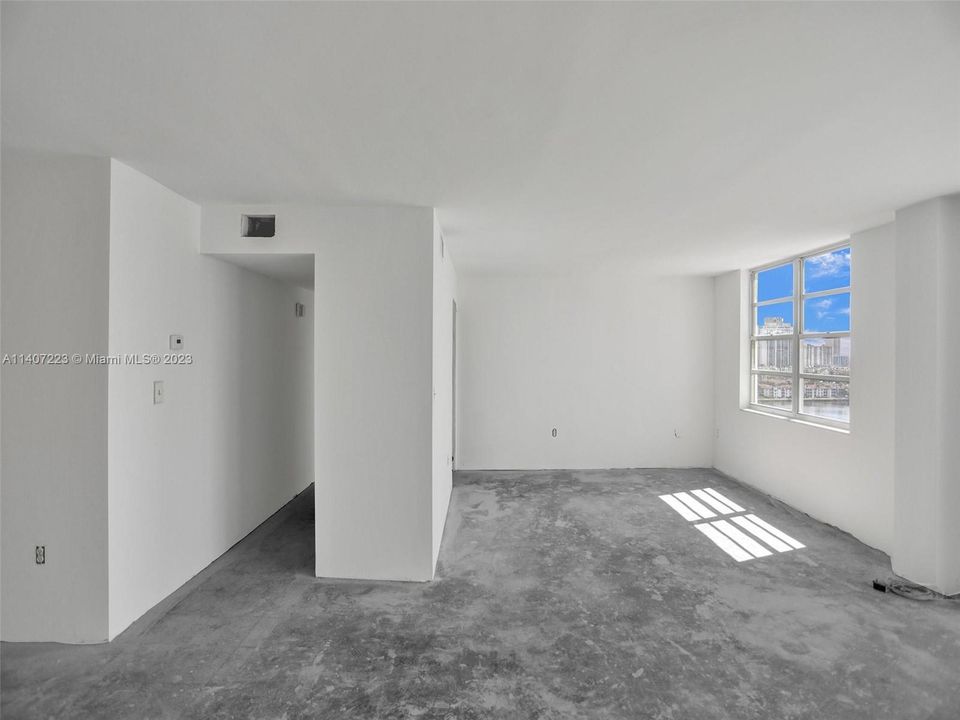 Recently Sold: $250,000 (2 beds, 2 baths, 1058 Square Feet)