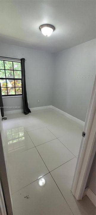 Active With Contract: $390,000 (2 beds, 1 baths, 835 Square Feet)