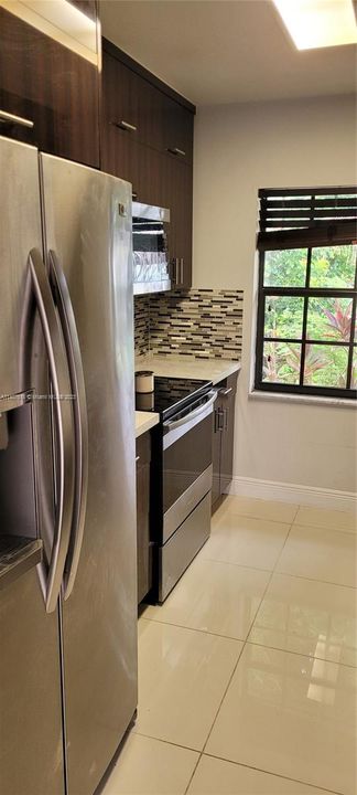 Active With Contract: $390,000 (2 beds, 1 baths, 835 Square Feet)