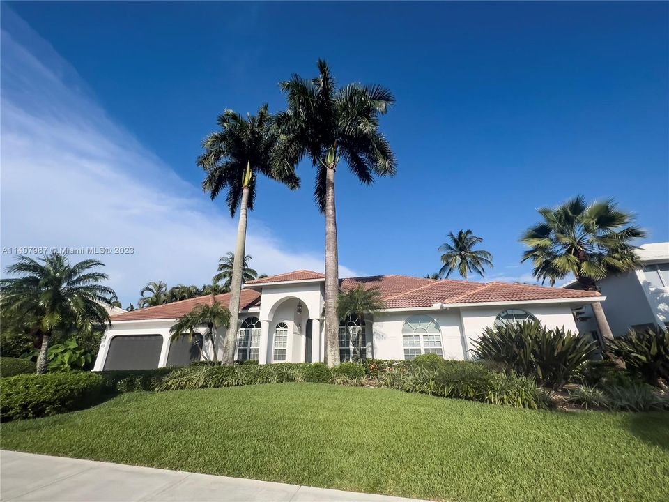 Recently Sold: $1,675,000 (5 beds, 3 baths, 3808 Square Feet)