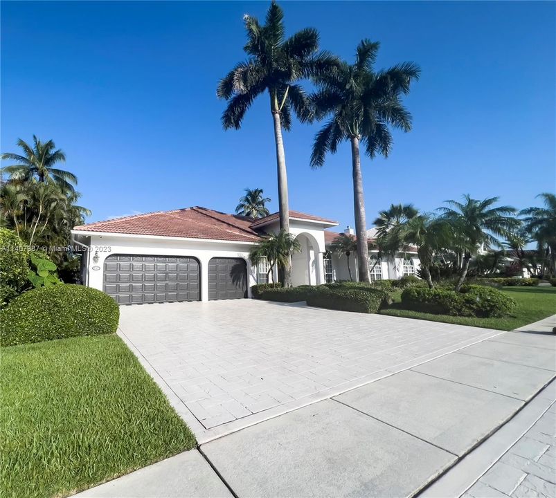 Recently Sold: $1,675,000 (5 beds, 3 baths, 3808 Square Feet)
