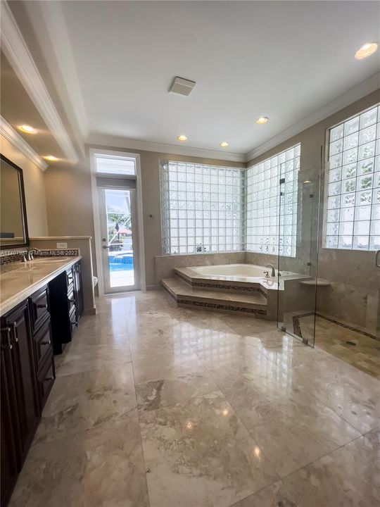 Recently Sold: $1,675,000 (5 beds, 3 baths, 3808 Square Feet)