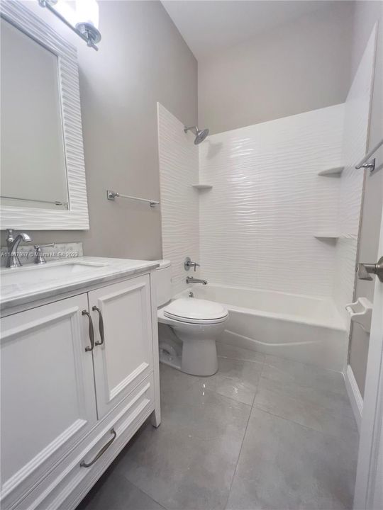 ensuite guest bathroom in 5th bedroom