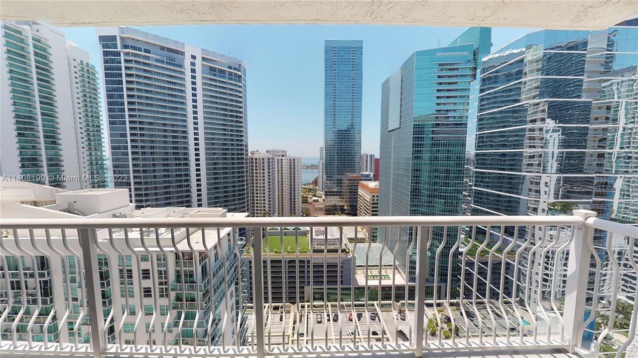 Recently Rented: $3,200 (1 beds, 1 baths, 825 Square Feet)