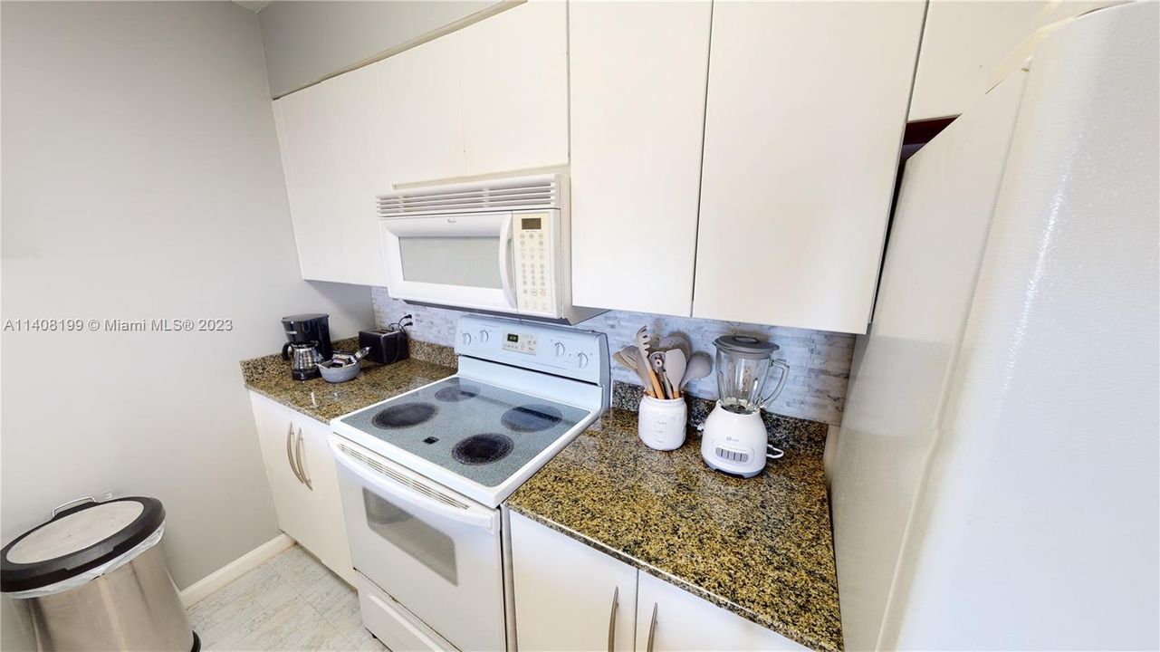 Recently Rented: $3,200 (1 beds, 1 baths, 825 Square Feet)