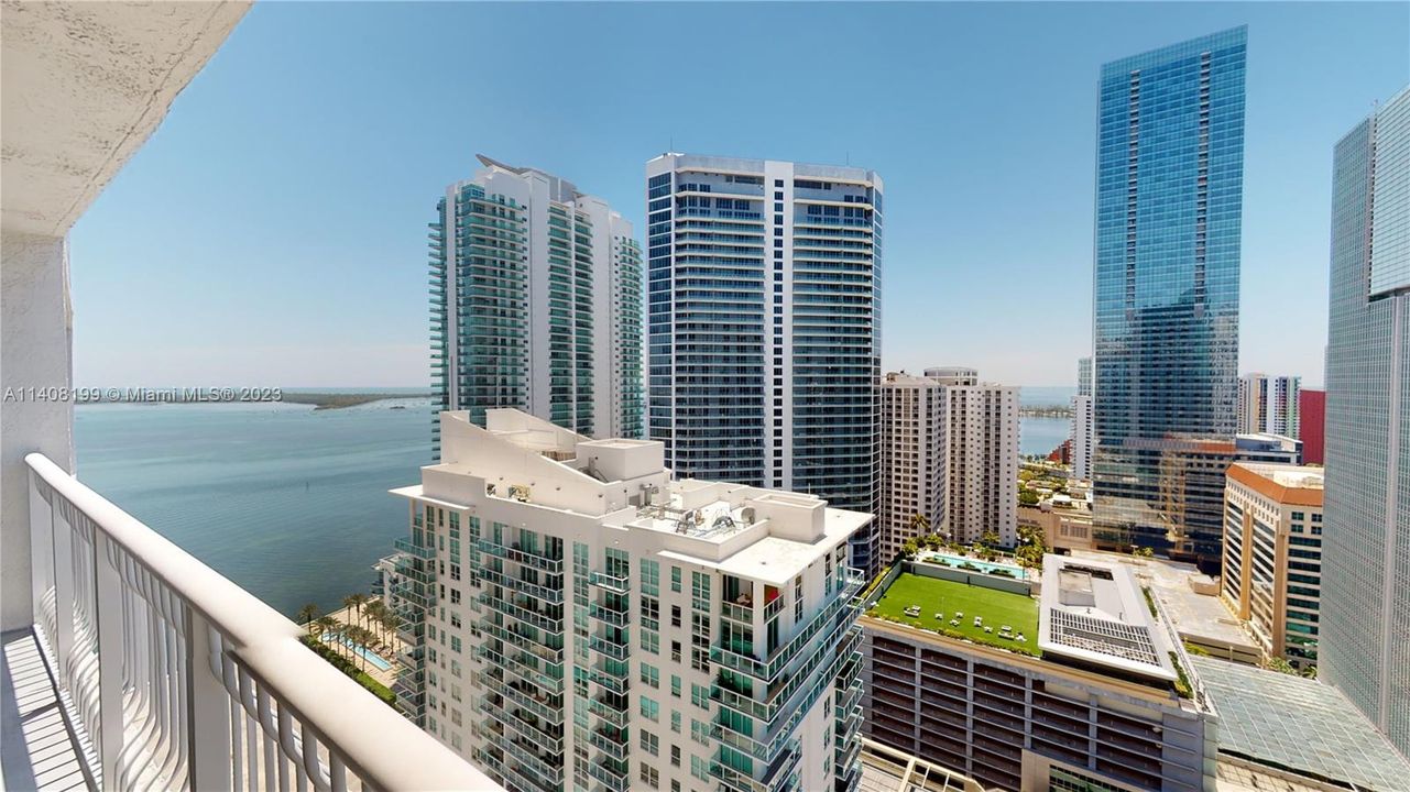 Recently Rented: $3,200 (1 beds, 1 baths, 825 Square Feet)