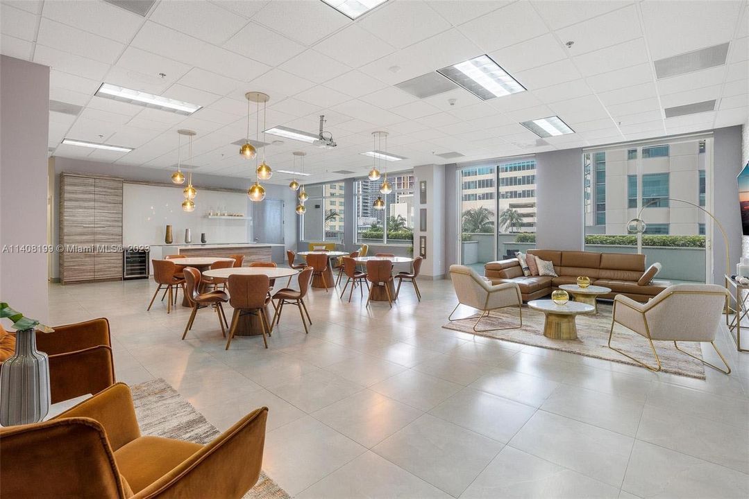 Recently Rented: $3,200 (1 beds, 1 baths, 825 Square Feet)